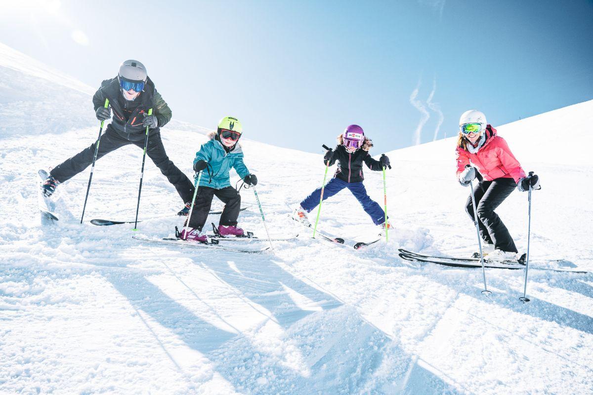 Ski en famille crédit photo : @lukaleroy x @2alpes